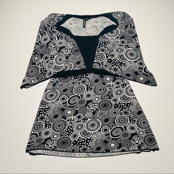 olivia paige Tops - Olivia Paige top tunic black and white size M